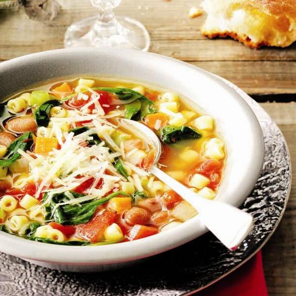 Italienska hemligheter: soppa minestrone. Receptet på matlagning