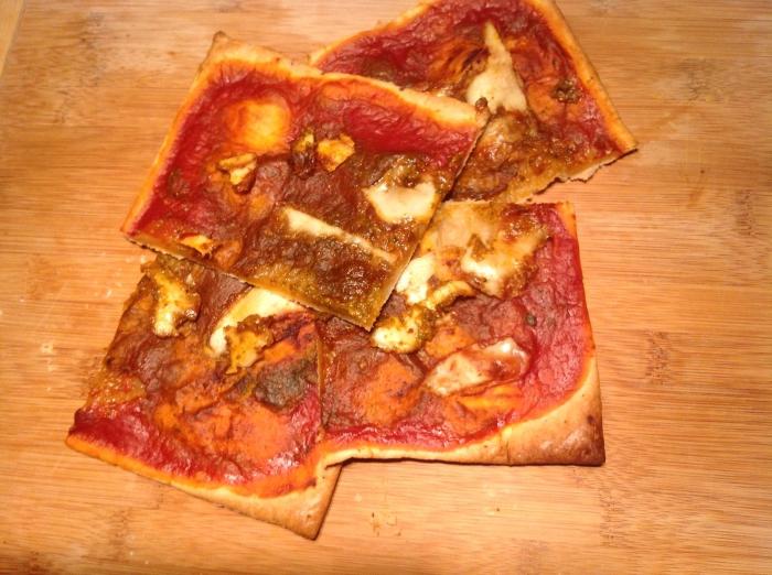 Hur man förbereder en pizza gjord av ett blöta bakverk