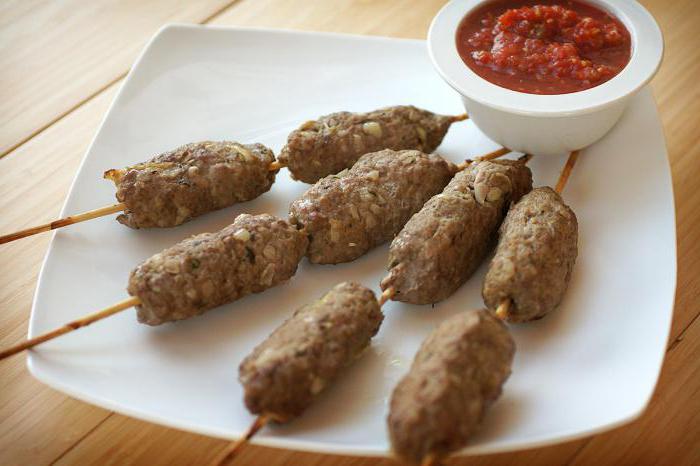 Shish kebab från malet kött (lyulya-kebab): recept