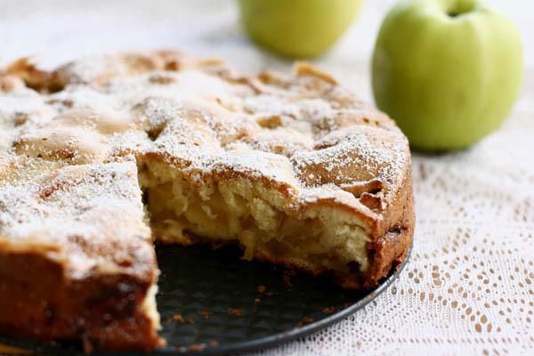 Apple charlotte från Julia Vysotskaya: recept och råd från mästaren