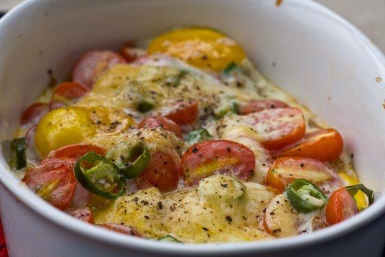 Äggröra med tomater och korv - utsökt och näringsrik frukost