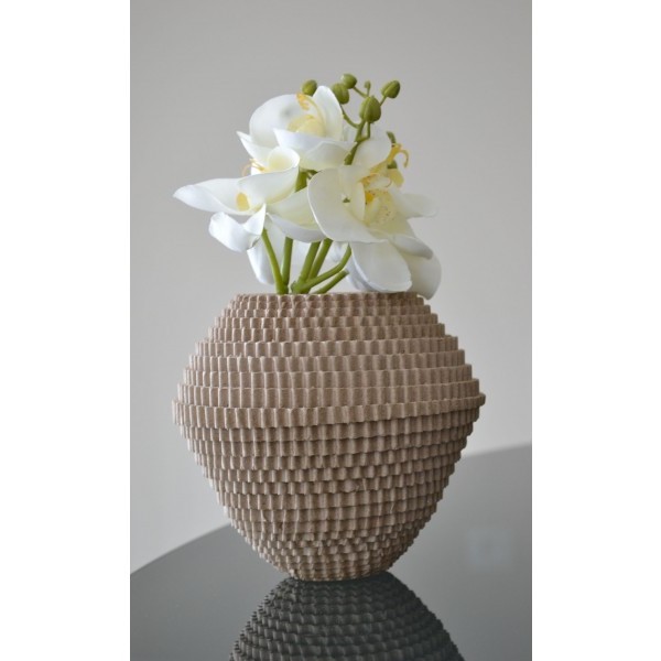 Vase från flaskan med egna händer: enkelt och vackert