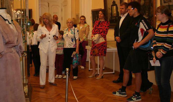 Yaroslavls historiska museum är ett populärt ställe för vilande städer och besökare