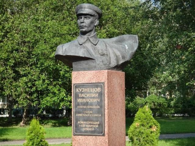 Vasily Kuznetsov: biografi och militär karriär