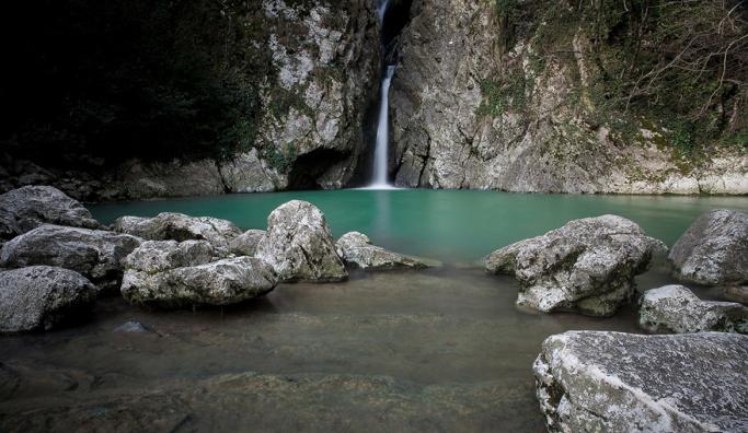 Agur vattenfall. Agur vattenfall, Sochi. Vattenfall i världen: foto