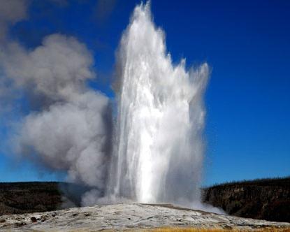 Yellowstone vulkan lockar turister från hela världen