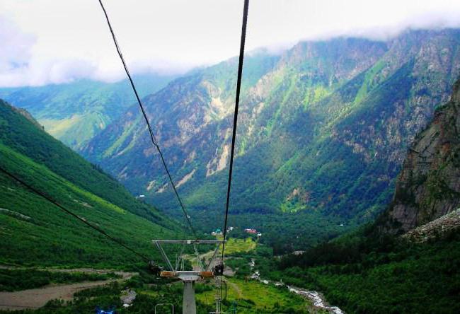 Bergskidort i Ossetia Tsey