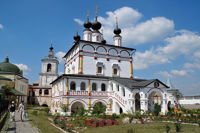 Holy Trinity Kvinnors Belopsetsky Monastery (Stupino): Hur man kommer dit, schema för tjänster och officiell hemsida